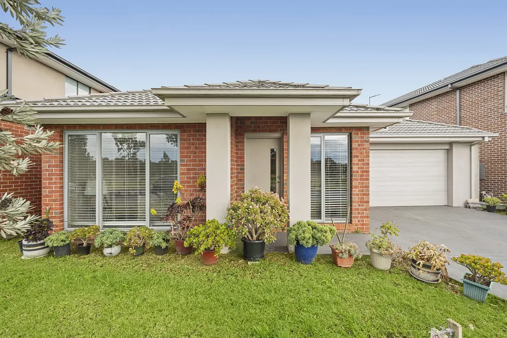 Narre Warren South 4Zimmer Space, Style & Everyday Comfort!