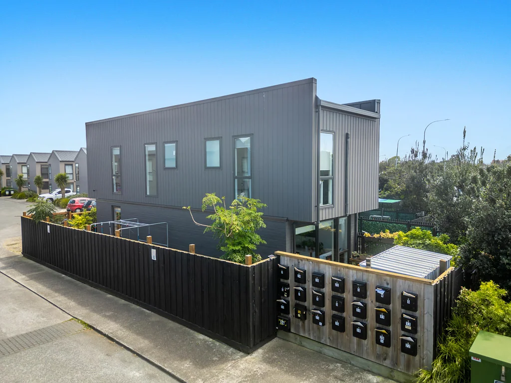 Mangere 3房  Modern. Private. Priced to Move.