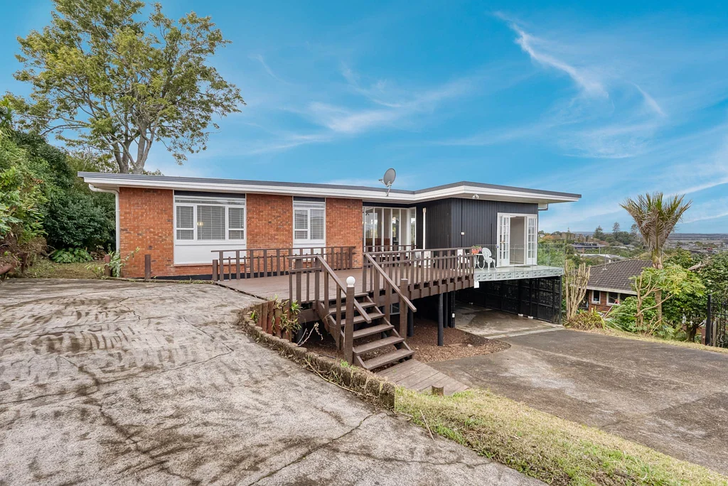 Hillsborough 5غرفة نوم Renovated Home with Development Potential