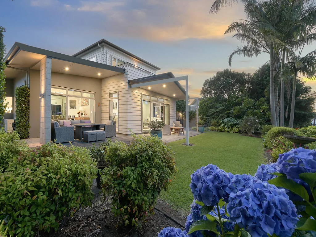 Whakamarama 5 Bedroom Delightful seaside community
