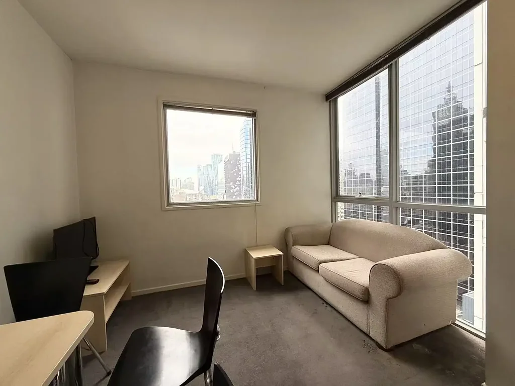 Fully Furnished 1 Bedroom Apartment with Secure Car Space in Melbourne CBD