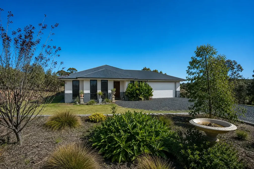 COUNTRY CHARM WITH MODERN COMFORTS