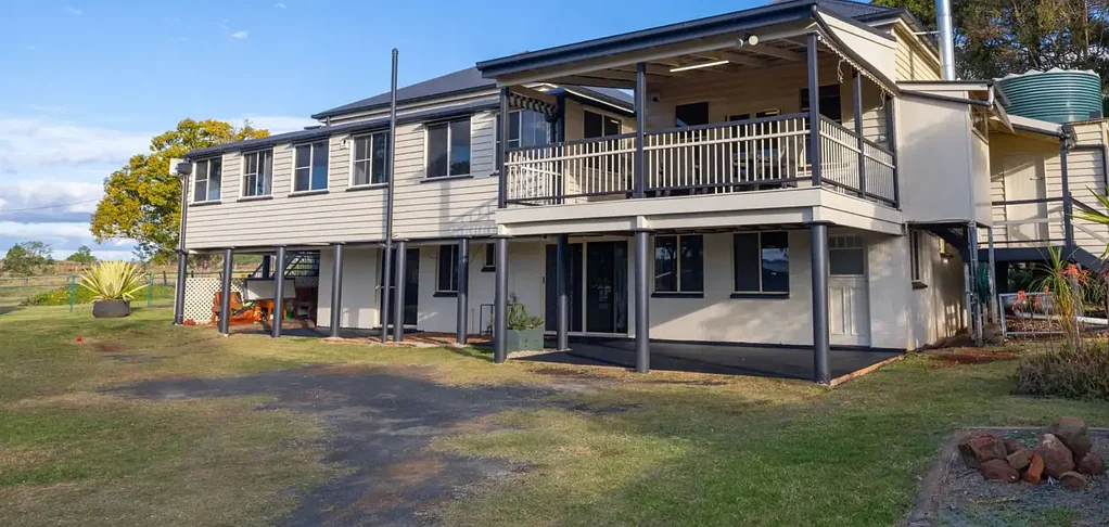 Crawford 5Kwarto OUTPOST CENTRE FOR SALE - COUNTRY LIVING - 5 MINUTES TO KINGAROY TOWN