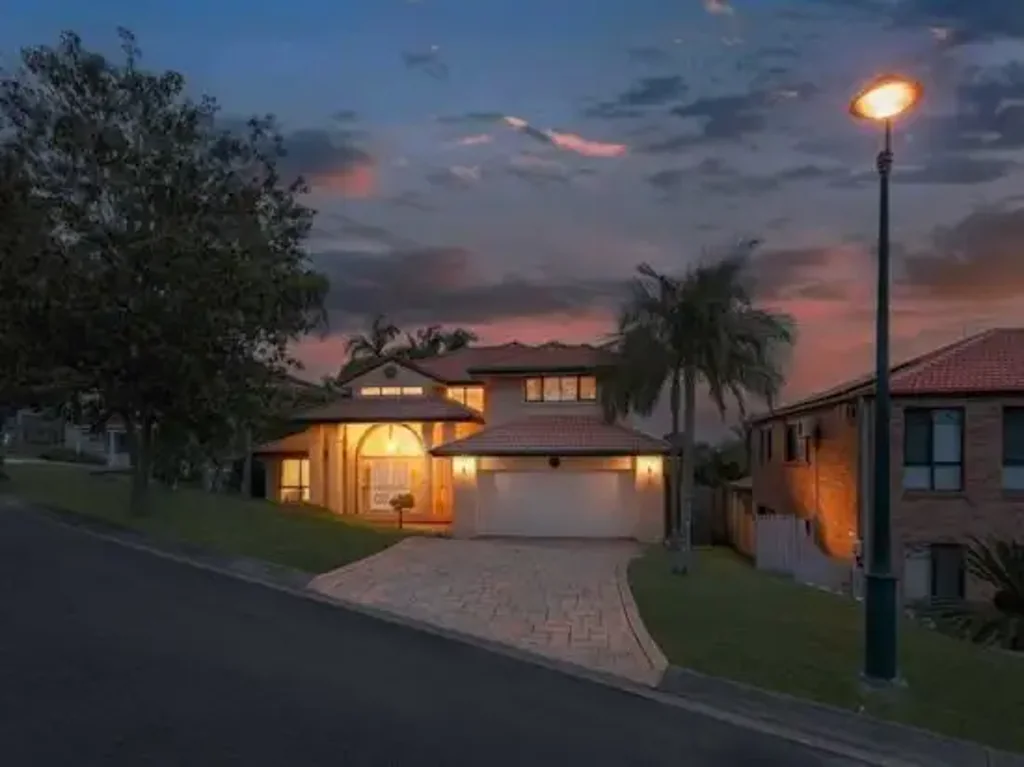 Generous Family Living in a Prime Stretton Location