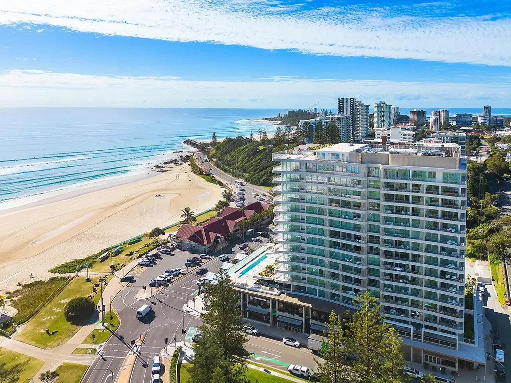 Coolangatta 3房  Luxury Beachfront Living with Motivation to Sell