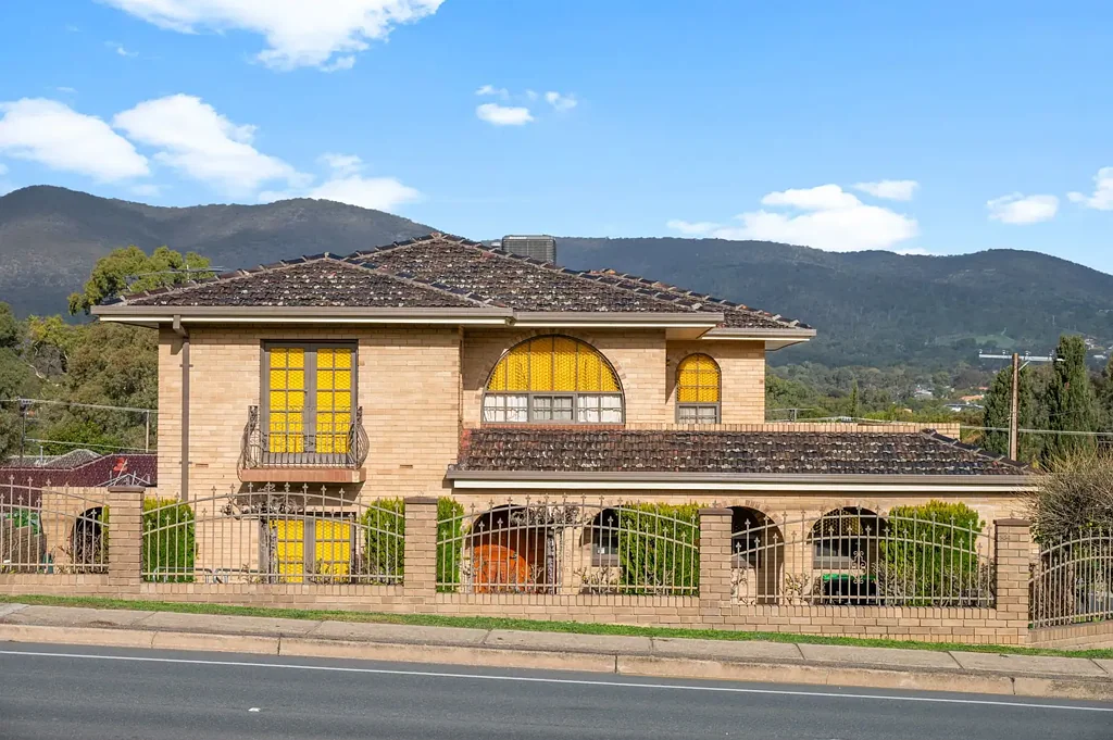 Dernancourt 3房  First Time Offered Solid Brick Family Home with Space to Grow