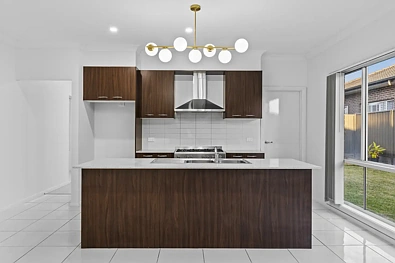 4 Frontiers Road, Edmondson Park, NSW 2174, 5房, 2浴, House