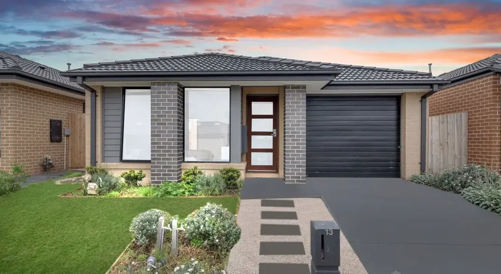 Bright 3BR Gem in Grace Estate | Chef's Kitchen & Year-Round Comfort!