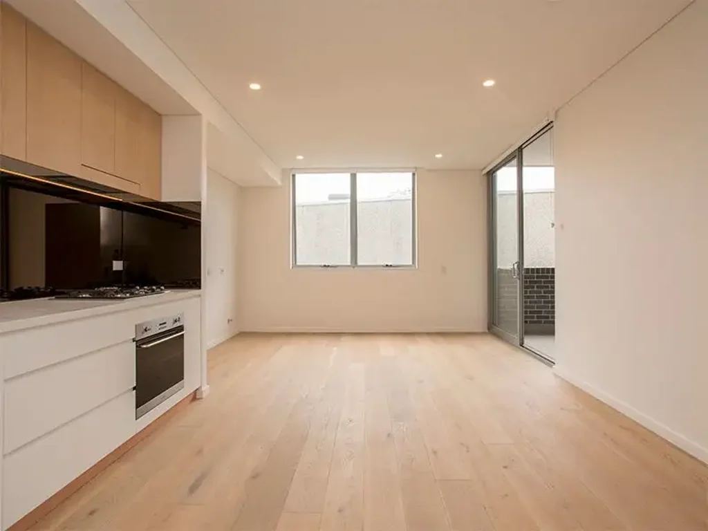 Modern One-Bedroom Gem in the Prestigious Verde Complex
