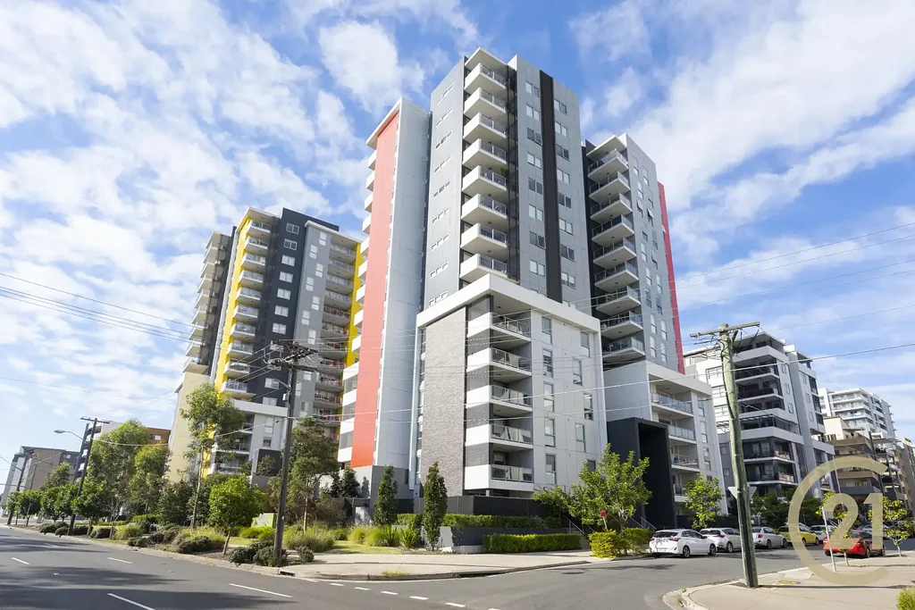 FULLY FURNISHED - WALK TO ALL AMENITIES