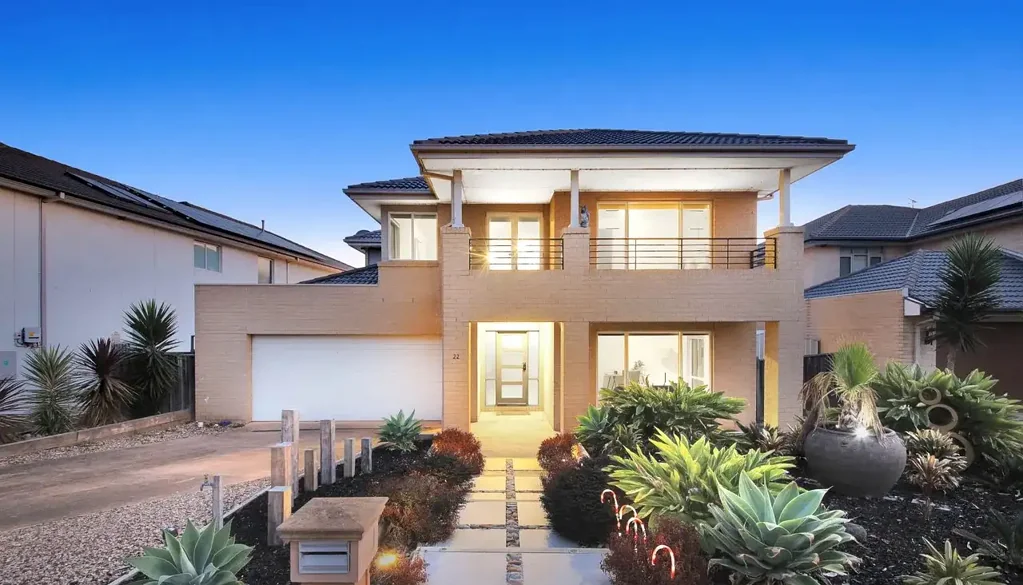Luxury Living on Waterside
