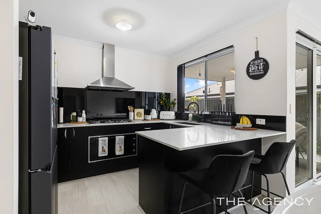 6 Sarasota Loop, Madora Bay, WA 6210