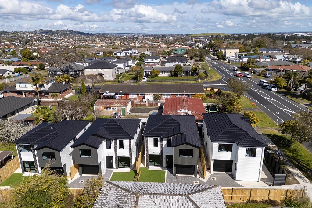 Botany Downs 5房  Brand New 5 Bedroom Homes in a Prime Location