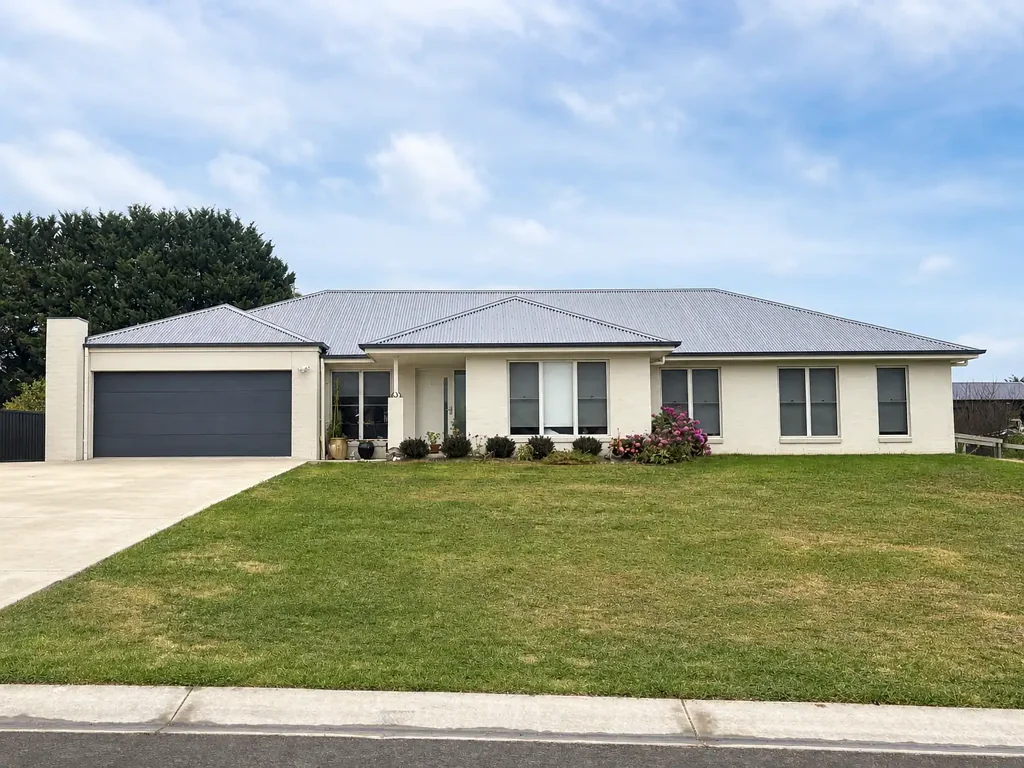Spacious 4-Bedroom Family Home with Outdoor Entertaining