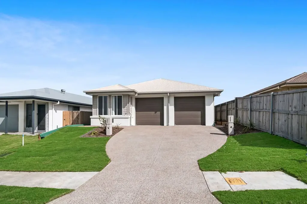 Eagleby 4房 双拼别墅 - Eagleby 的难得机会！ DUPLEX PAIR - RARE OPPORTUNITY IN EAGLEBY!