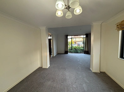 5 bedrooms -Botany Downs Secondary College