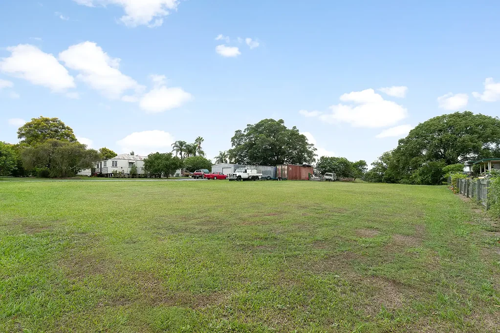 Caboolture 2ਬੈੱਡਰੂਮ Rare Opportunity  - 3394 sqm Block in Central Caboolture