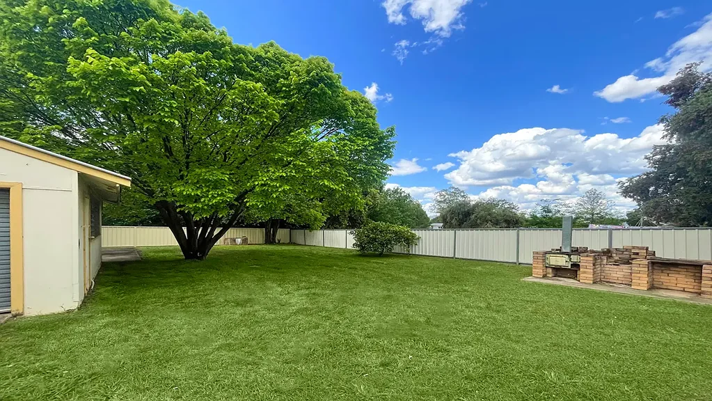 Spacious & Charming 2-Bedroom Home, Walk to Mudgee CBD