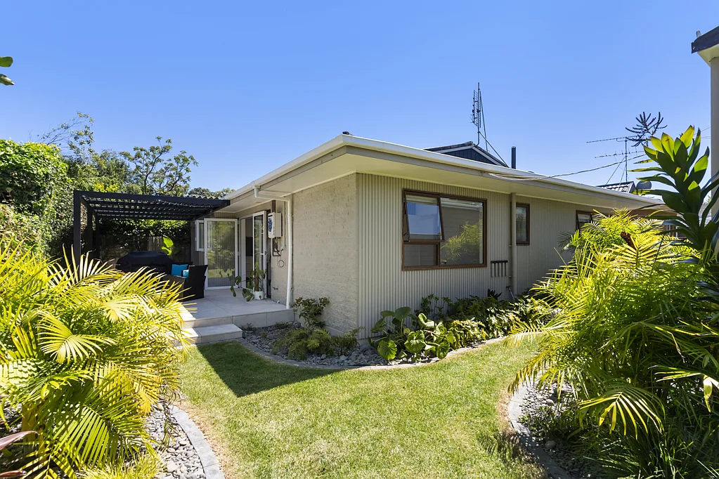 2/16 Imogene Way, Half Moon Bay, Manukau City, Auckland