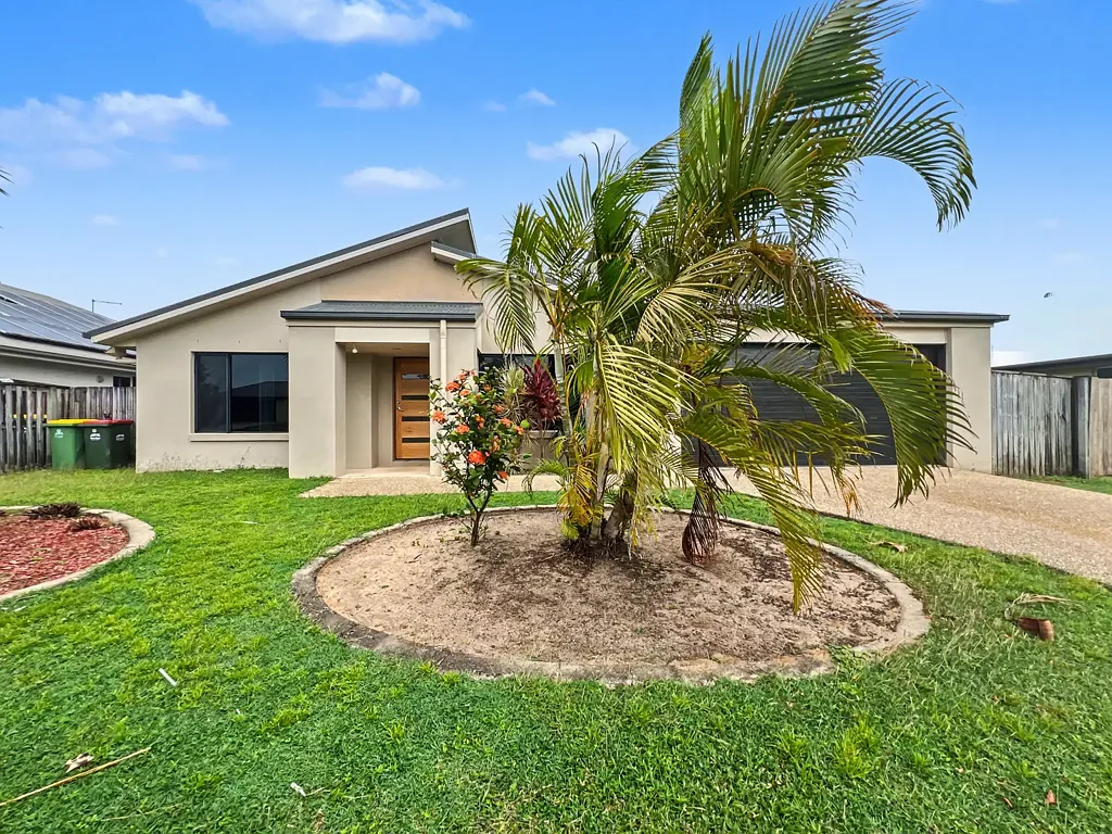 LARGE FAMILY HOME CLOSE TO BEACH