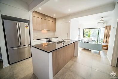 Carindale 3chambre Modern Townhouse with Exceptional Outdoor Living in Prime Carindale Location