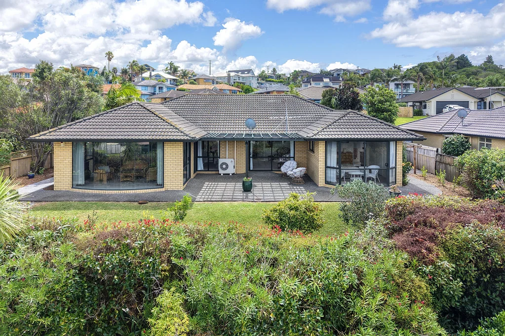 Orewa 4침실 Brick & Tile - Exceptional Value