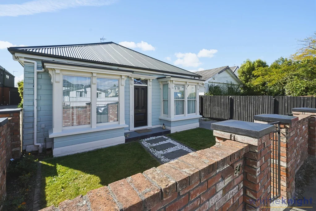Saint Albans 3房  Essentially Rebuilt, Packed with Character