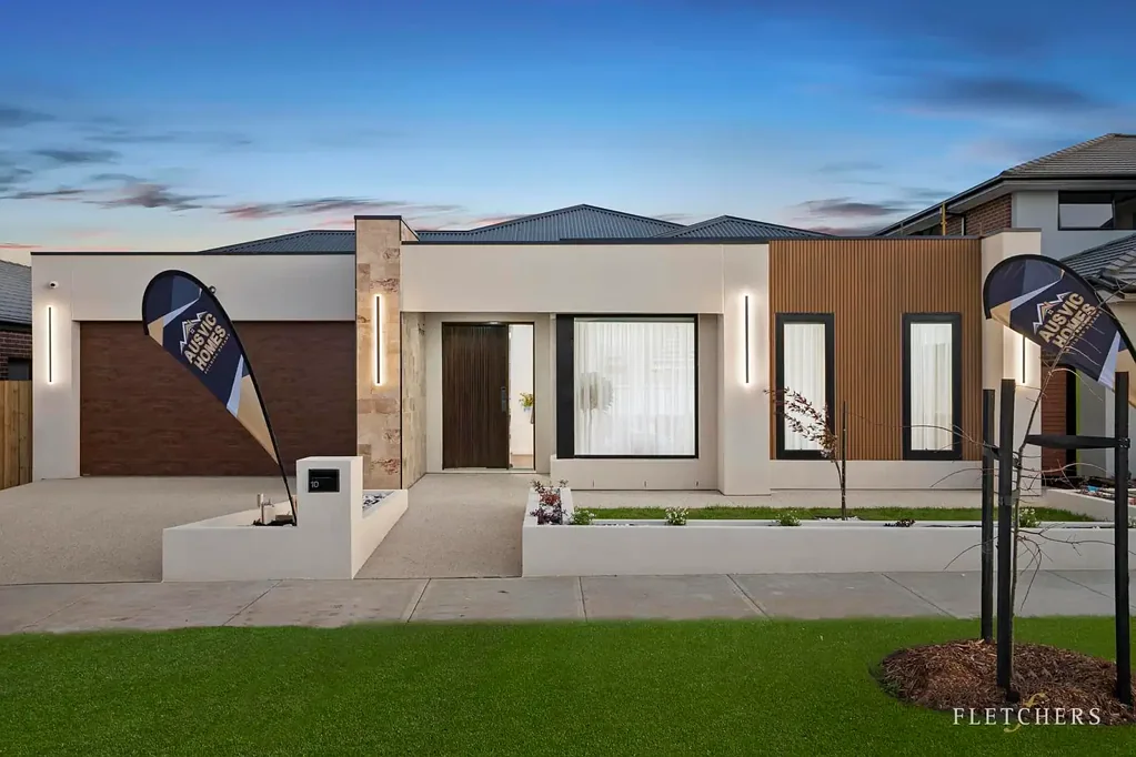 10 Herens Road, Clyde North, VIC 3978