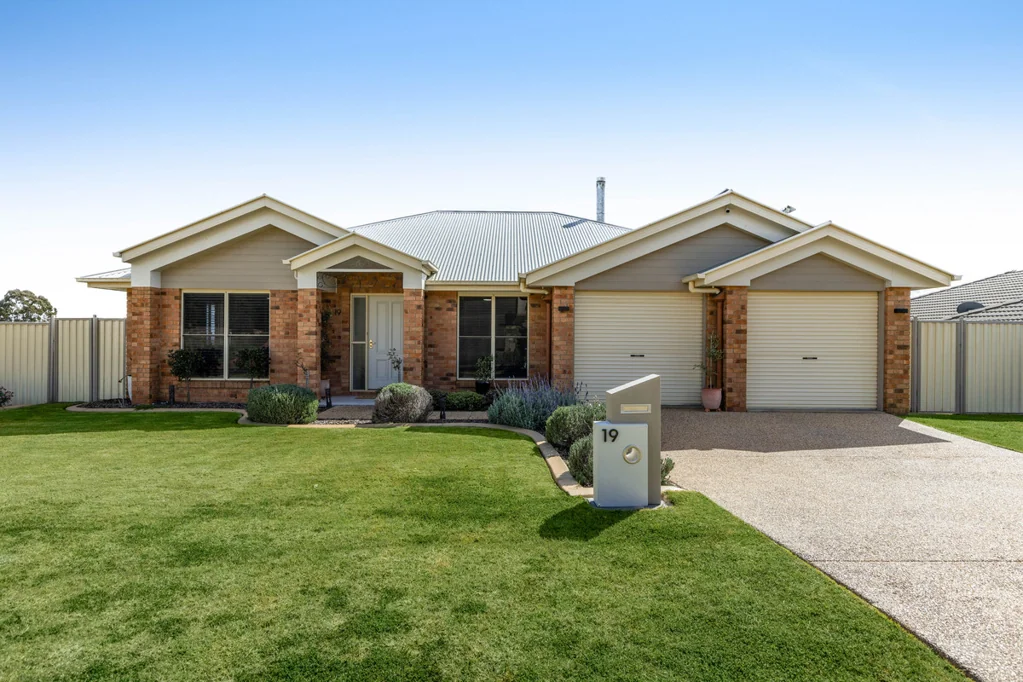 19 Smythe Drive, Highfields, QLD 4352