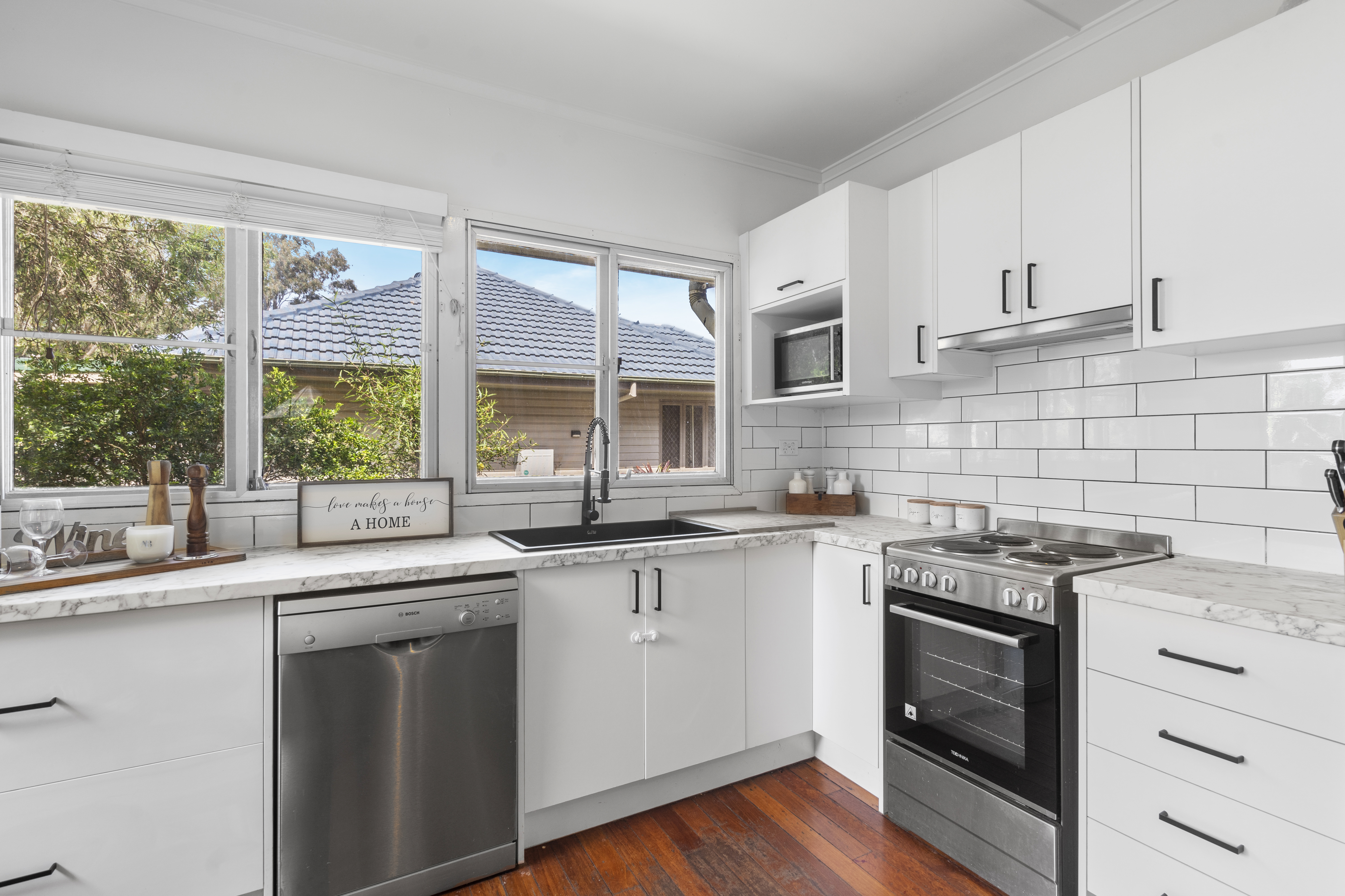 6 CROSSHILL ST, LEICHHARDT QLD 4305, 0 chambres, 0 salles de bain, House