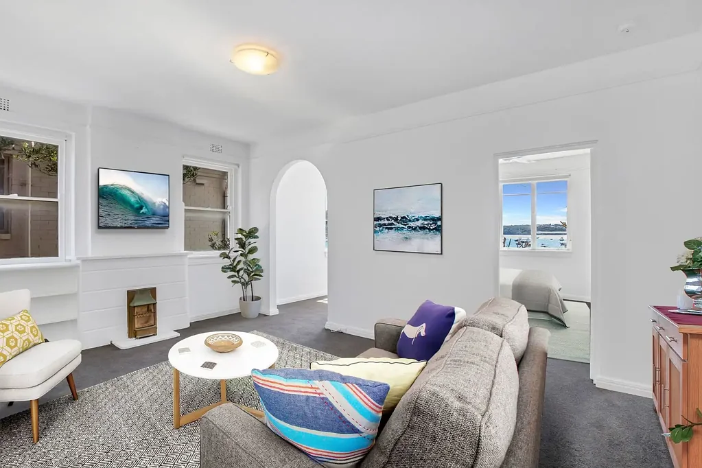 Absolute Waterfront - 2 Bedroom Apartment