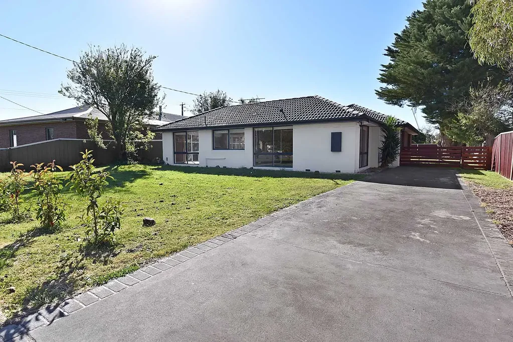 Prime Location Living - Walk to Transport & Shops