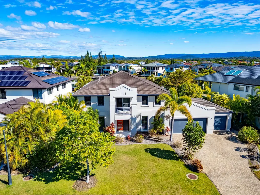 Helensvale 6Kwarto Spacious Family Entertainer Positioned within Calmwater Estate