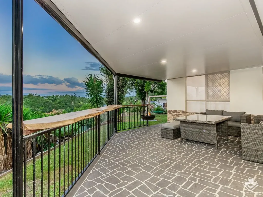 Oxenford 3침실 Elevated Gem with Stunning Views