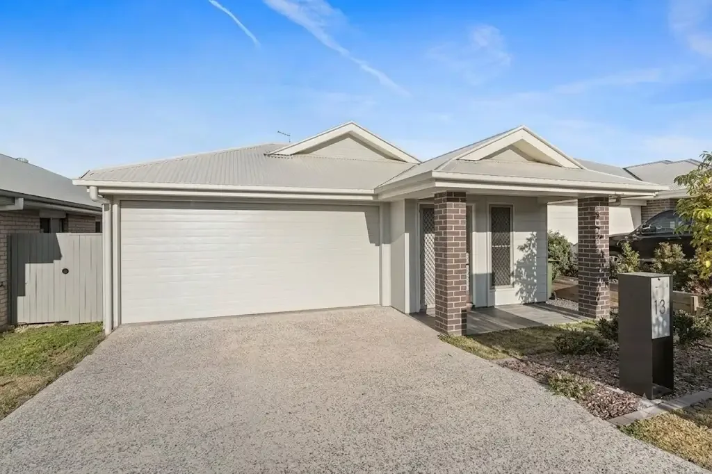 5 Bedroom Family Home in Flagstone