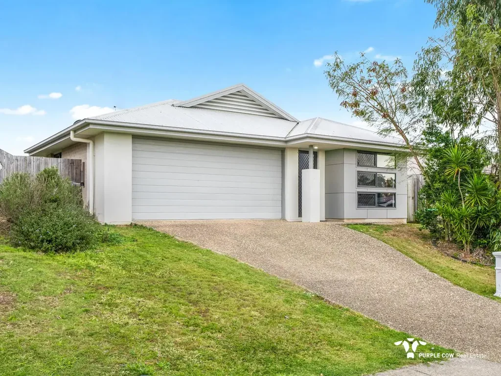 Walk to Karalee Village Shops, Tavern and Parklands