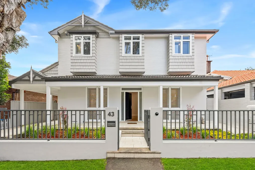 Five-Bedroom Home with Courtyard and Balcony