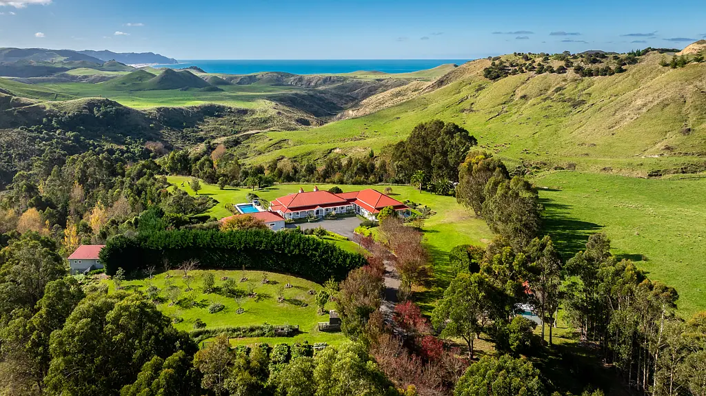 Waimarama Cape South: Elegant French Colonial Retreat