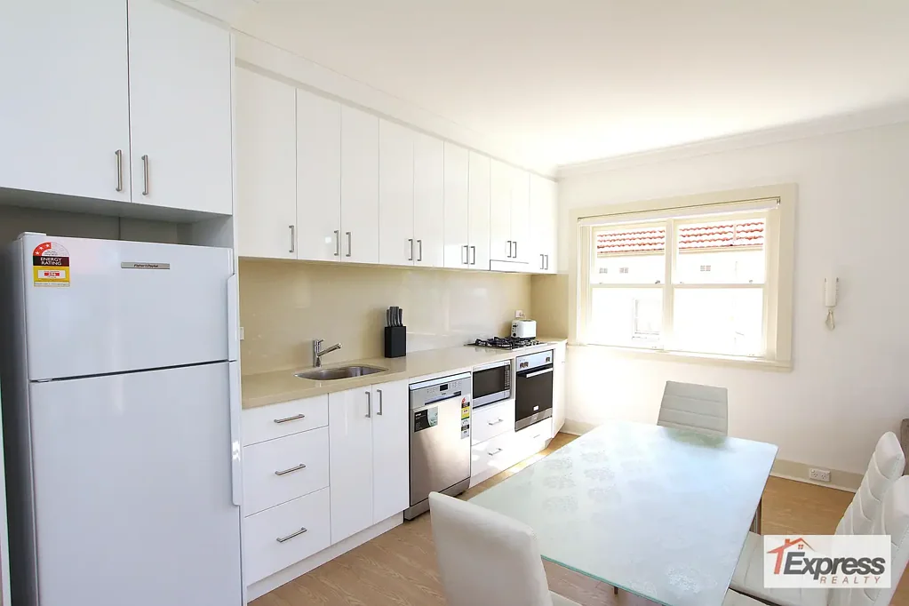 FURNISHED FOUR BEDROOM APARTMENT IN BONDI