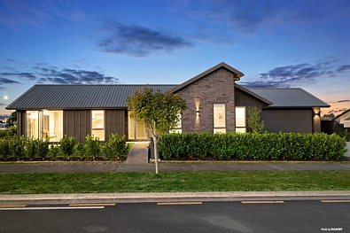 Paerata 4 Slaapkamer Contemporary Style. Family Living. Love the Lo...