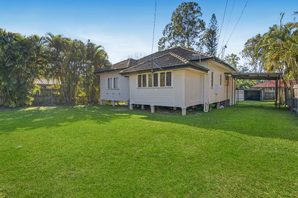 Loganlea 3 Slaapkamer Dual Living Potential on a Generous 847m2 Block