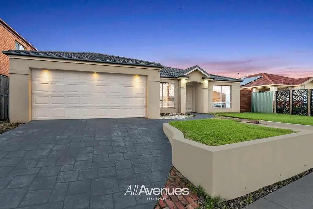 Cranbourne East 4 Bedroom Spacious Family Living in the Heart of the Hunt Club