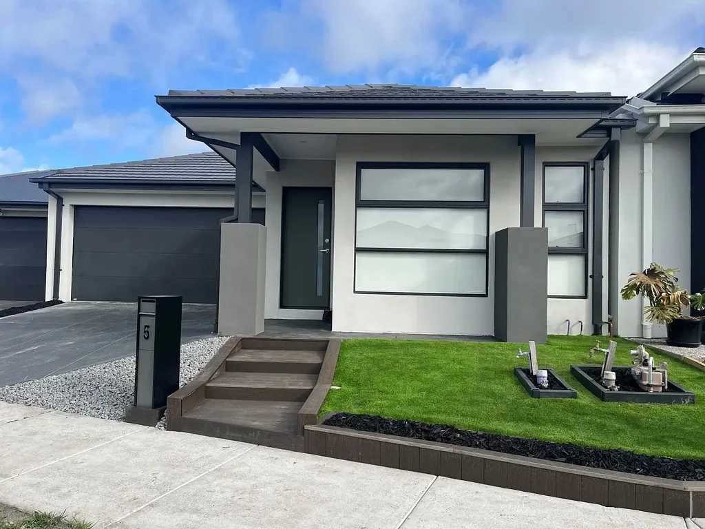 New, Spacious 4-Bedroom Home in Wollert!