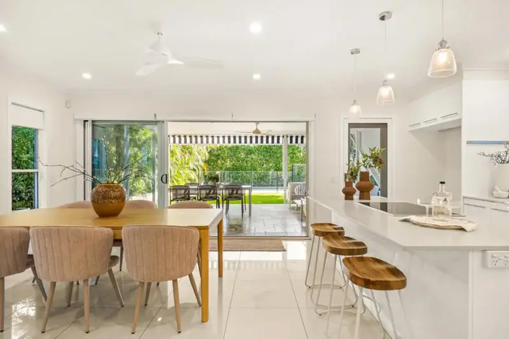Auchenflower 5 Slaapkamer Character Elegance Meets Contemporary Luxury with Resort-Style Pool