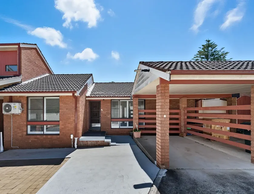 2/65 Canterbury Road, Glenfield, NSW 2167, 2 slaapkamers, 1 badkamers, House