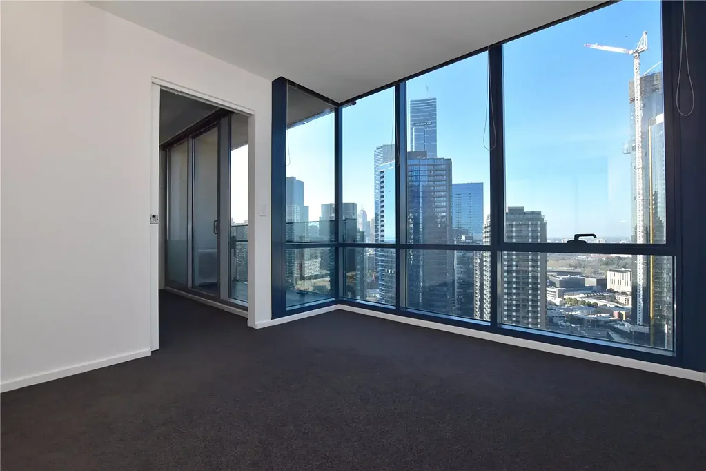 Mainpoint: 35th Floor - Spacious Apartment For Rent