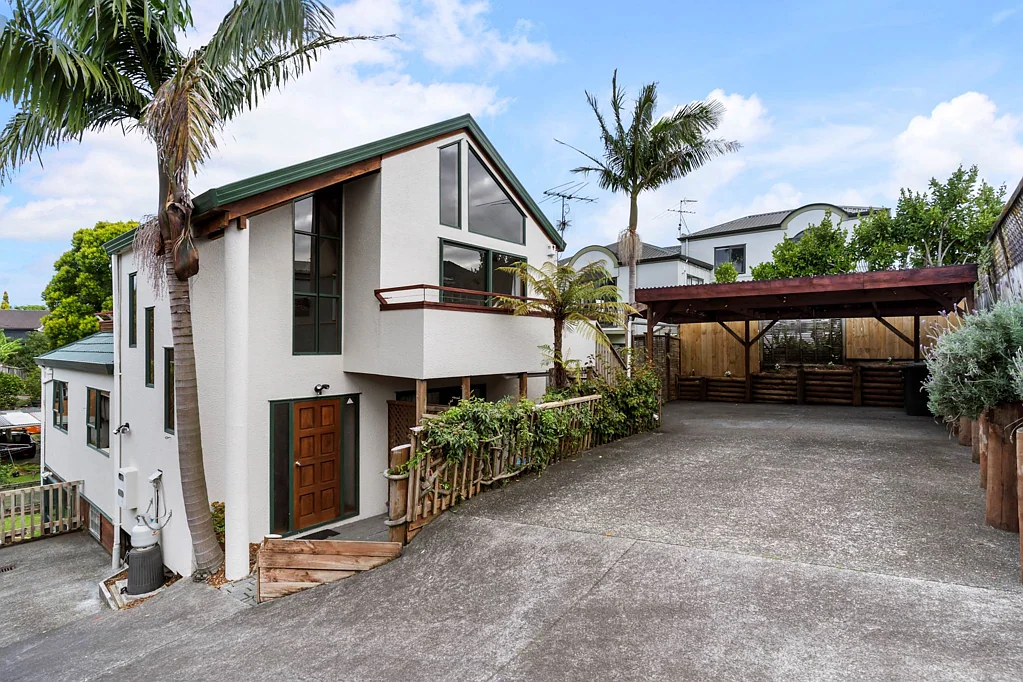 Mount Roskill 5房  Priced to sell. First in Best Dressed.