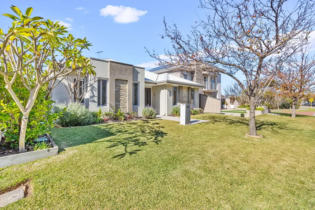 Lake Coogee 3房  Exclusive Cable Park Estate