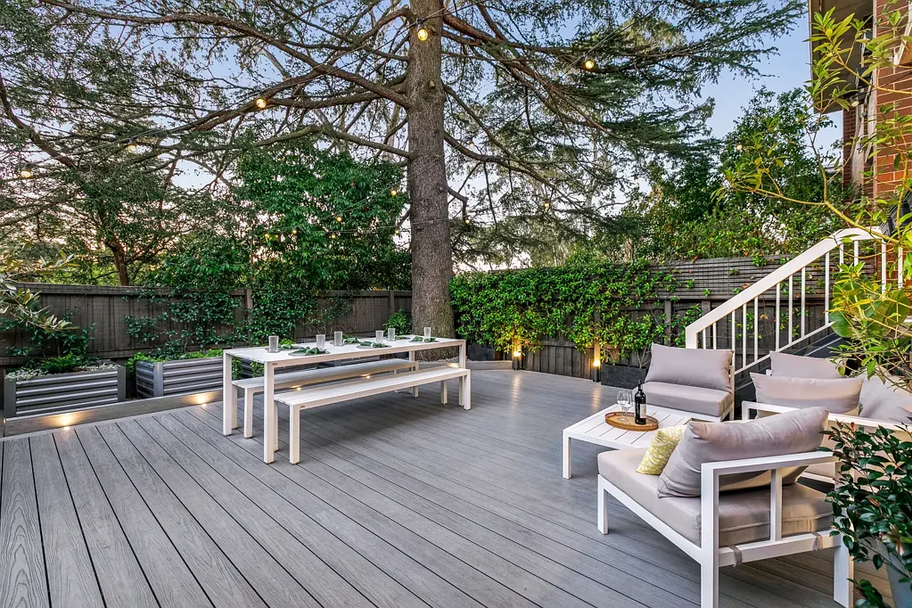 Glen Iris 2房 带私人庭院的全面翻新底层瑰宝 Fully Renovated Ground-Floor Gem with Private Courtyard