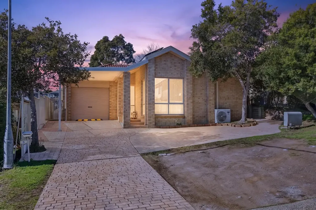 Minto 3 Slaapkamer Modern Family Living with Renovated Comforts & Exceptional Outdoor Entertaining